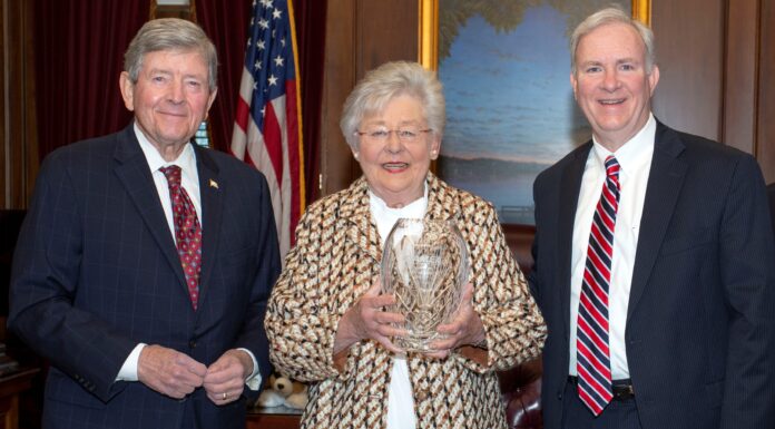 AMEA honors Governor Ivey with Excellence in Leadership Award