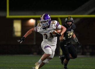 PREP FOOTBALL: Fairview knocks off No. 9 Russellville to advance to 1st quarterfinals since 1994