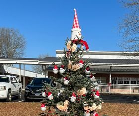 Vinemont Elementary welcomes new holiday tradition—a Christmas Tree Trail!