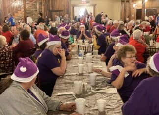 Over 800 seniors pack out Stonebridge Farms for annual Christmas party