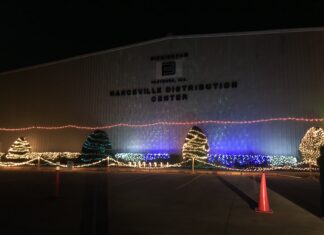 Hanceville Birmingham Fastener location holds first Christmas lighting