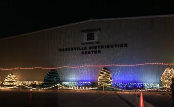 Hanceville Birmingham Fastener location holds first Christmas lighting