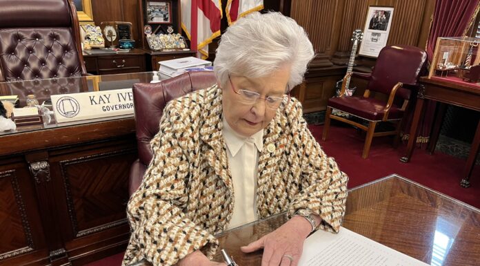 Governor Ivey signs House Bill 82, supporting Alabama small businesses