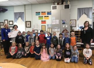 Hanceville teacher receives $200 for winning AEA’s Be A Champion and Read Decorating Contest