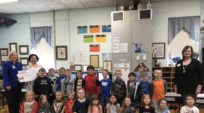 Hanceville teacher receives $200 for winning AEA’s Be A Champion and Read Decorating Contest