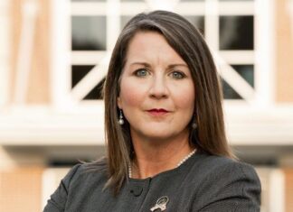 CHS Principal Kim Hall announces retirement