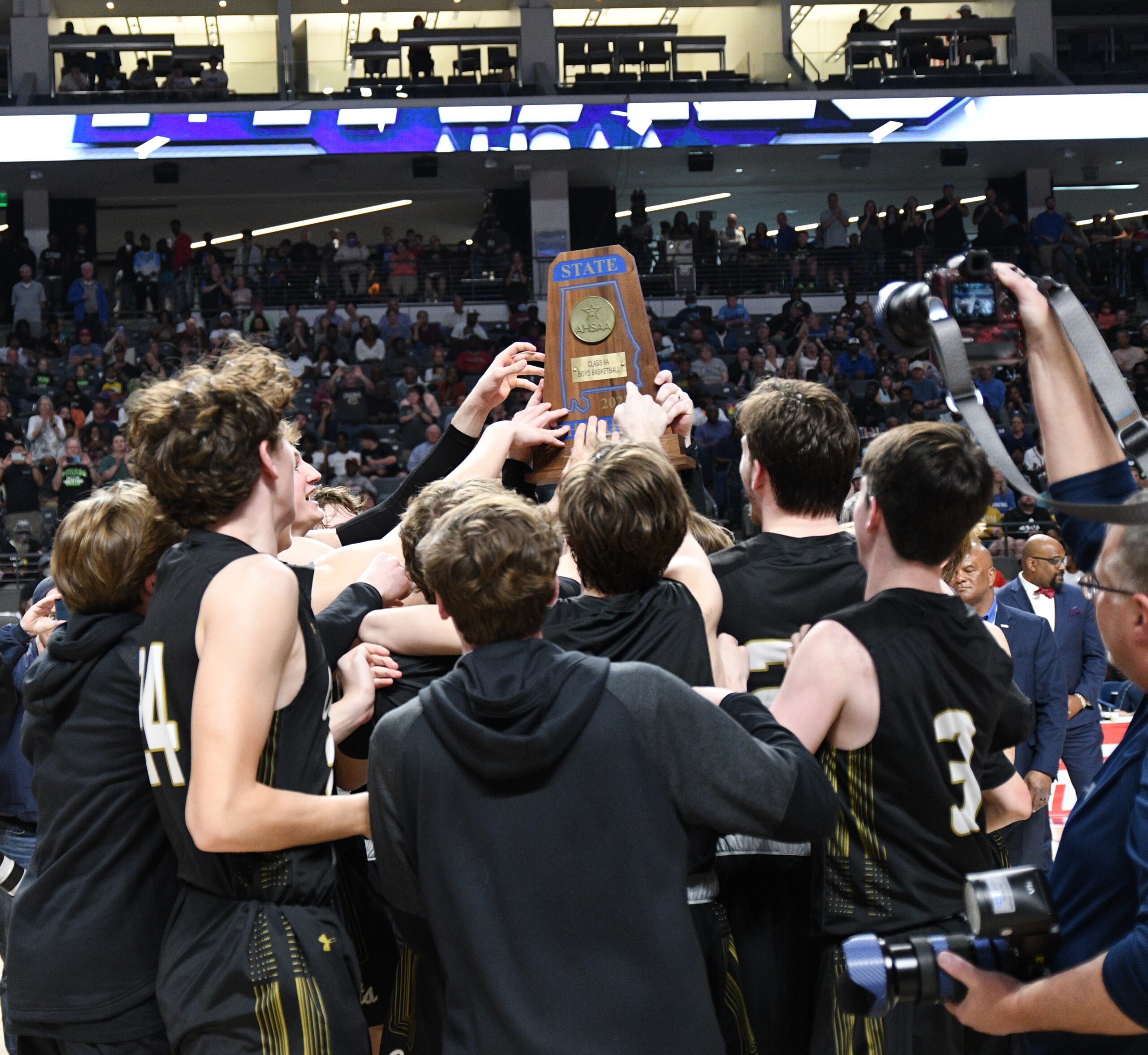 PREP BASKETBALL: STATE CHAMPS! Cullman claims 1st state title in school history with 58-50 win over Huffman