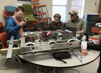 Meek Robotics Team welcomes new members and aids local high schools in starting their own teams