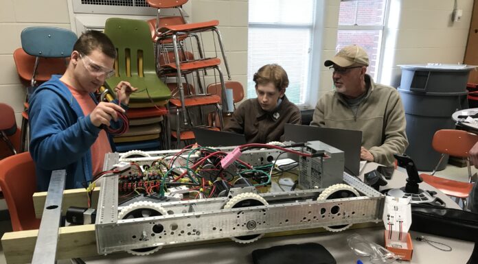 Meek Robotics Team welcomes new members and aids local high schools in starting their own teams