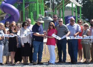 Sportsman Lake cuts ribbon on new playground