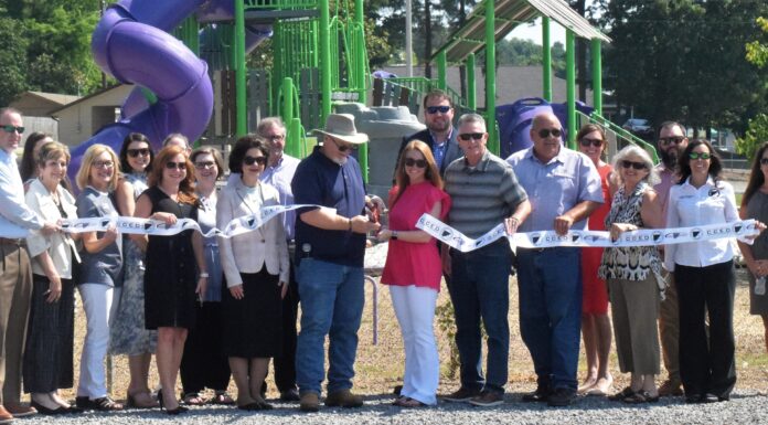 Sportsman Lake cuts ribbon on new playground