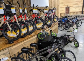 Young members of No Fences Cowboy Church with servants’ hearts host outreach