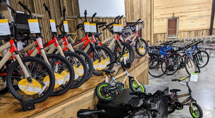 Young members of No Fences Cowboy Church with servants’ hearts host outreach