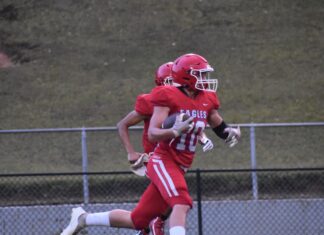 PREP FOOTBALL: Vinemont outraces Falkville in 46-40 shootout