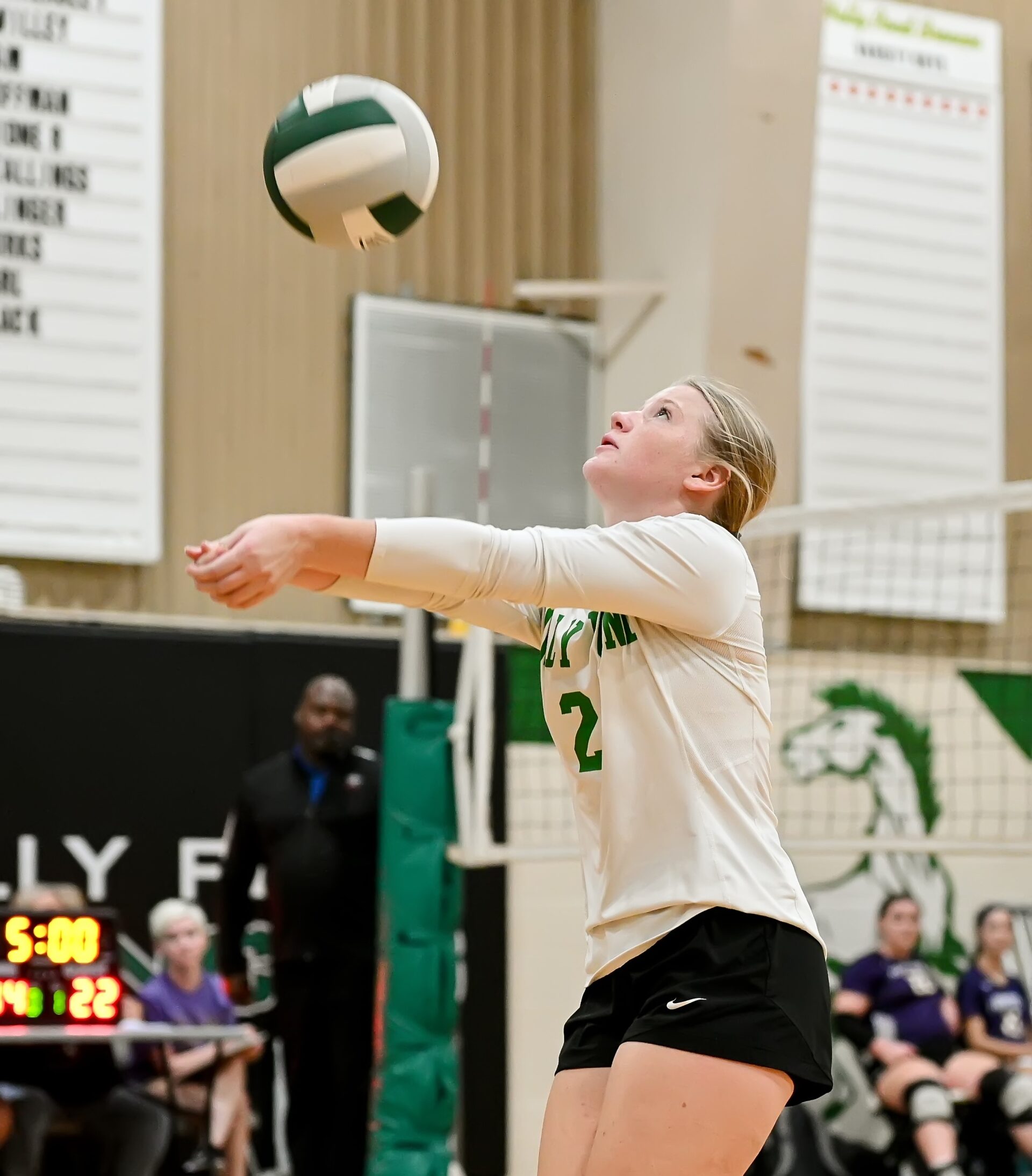 'Carry God with me' Holly Pond junior Emma Earl excited for volleyball
