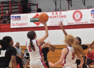 PREP BASKETBALL: East Lawrence comes from behind to top Vinemont 41-39