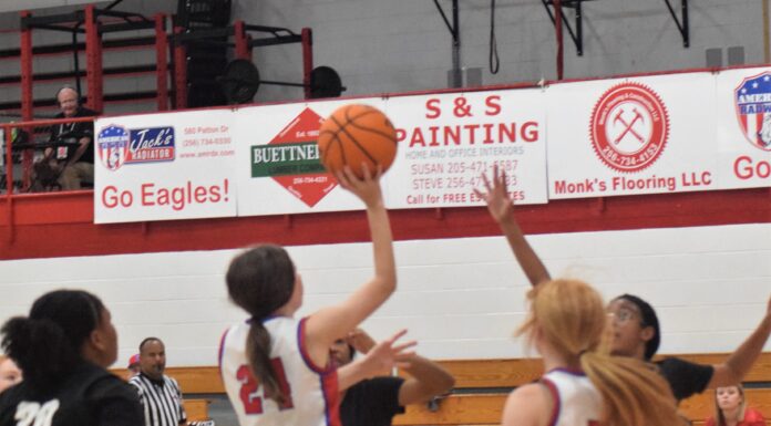 PREP BASKETBALL: East Lawrence comes from behind to top Vinemont 41-39