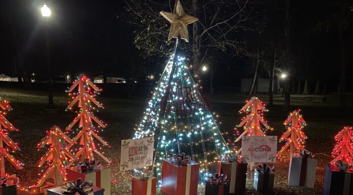 Hanceville Civitan Club hosts 6th annual Tinsel Trail and Tree Lighting