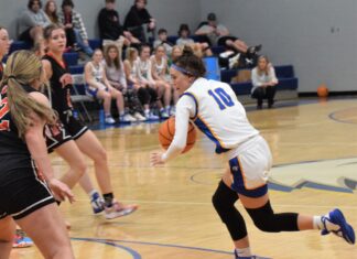 PREP BASKETBALL: Lady Eagles remain unbeaten with 61-23 win over Meek, Eagles fall to Tigers 57-29