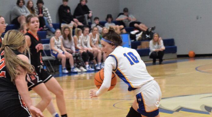 PREP BASKETBALL: Lady Eagles remain unbeaten with 61-23 win over Meek, Eagles fall to Tigers 57-29