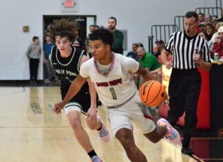 PREP BASKETBALL: Raiders race past Broncos 59-42, Lady Raiders handle Holly Pond 51-16