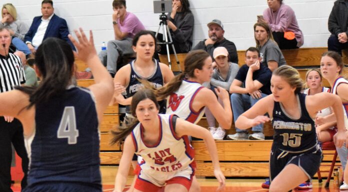 PREP BASKETBALL: Vinemont splits varsity battles with J.B. Pennington