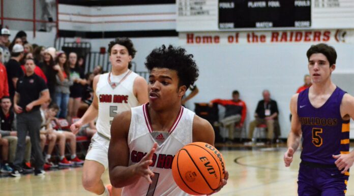 PREP BASKETBALL: Raiders rally to top Susan Moore 74-68, Lady Raiders suffer 1st loss of season