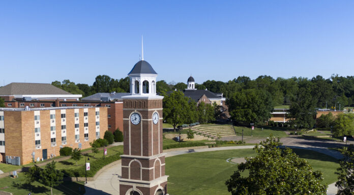 2 area students named to FHU Dean’s List
