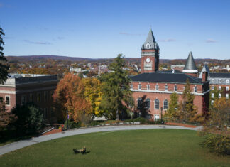 Hanceville’s Carl Quist named to College of the Holy Cross fall 2022 Dean’s List