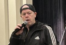 Robb Holladay warns students of vaping hazards