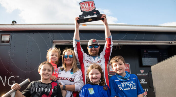 Wiggins coasts to victory on Smith Lake