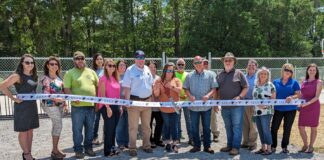 Ribbon cut on new basketball court at Smith Lake Park