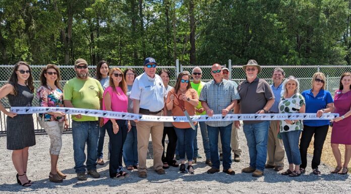 Ribbon cut on new basketball court at Smith Lake Park