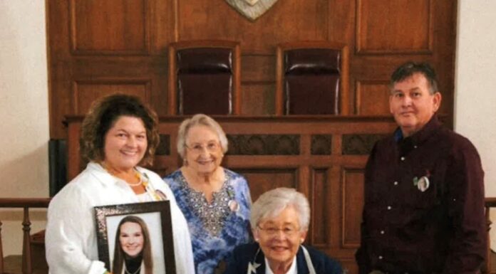 Family of Holly Pond’s Leah Grace Tarvin joins Ivey for distracted driving bill signing