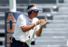 Auburn scrimmages, hosts lettermen, Fan Day