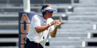 Auburn scrimmages, hosts lettermen, Fan Day