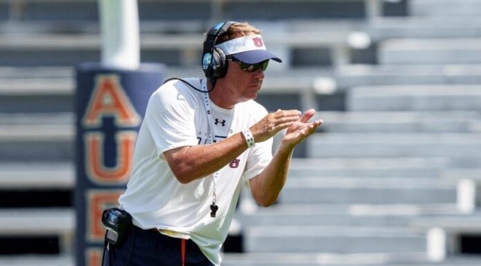 Auburn scrimmages, hosts lettermen, Fan Day