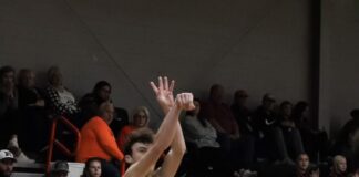 PREP BASKETBALL: Addison splits county matchups at Meek