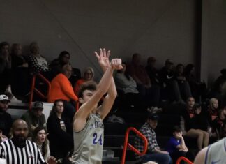 PREP BASKETBALL: Addison splits county matchups at Meek