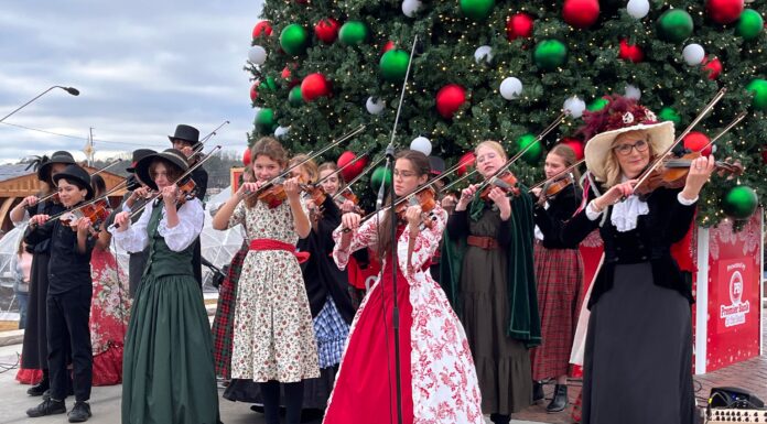 Music City Strings comes to Christkindlmarkt