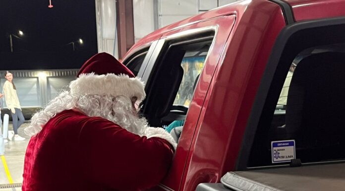 Baileyton hosts 4th annual Christmas Drive-Thru