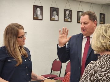 Hanceville City Council swears in new member, continues talks on community pool