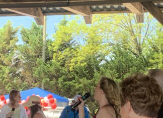 Swingin’ seniors turn out for Alabama Strawberry Festival Senior Day