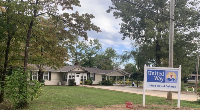 United Way cuts ribbon on new location