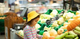 Seasonal shopping for fruits and vegetables