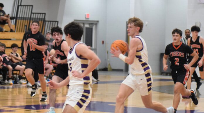 PREP BASKETBALL: Hanceville Bulldogs, Lady Bulldogs collect wins over Meek