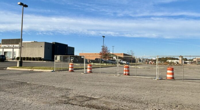 City, County officially confirm Academy Sports + Outdoors coming to Cullman The 55,000-square-foot Academy Sports + Outdoors franchise will be located at the corner of King Edward Street Southwest and CSX Railways behind Walgreens and Buffalo Wild Wings in King Edward Plaza. (Jen Baker)