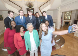 Ivey invites students to apply for 2025 Summer Internship Program