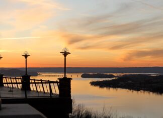 Rainer: Wildlife Diversity Managers meet at picturesque Lake Guntersville State Park