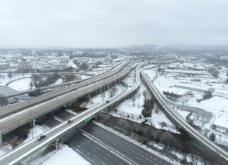 ALDOT prepares for snow and sleet in north Alabama The interchange of I-565 and Memorial Parkway in Huntsville during a previous snow event in January. (ALDOT)